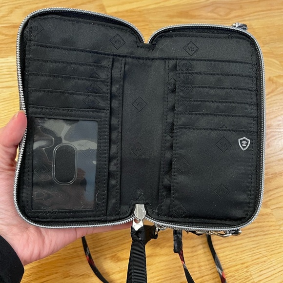 Vera Bradley RFID All in One Crossbody Bag, Performance Twill - Picture 4 of 7